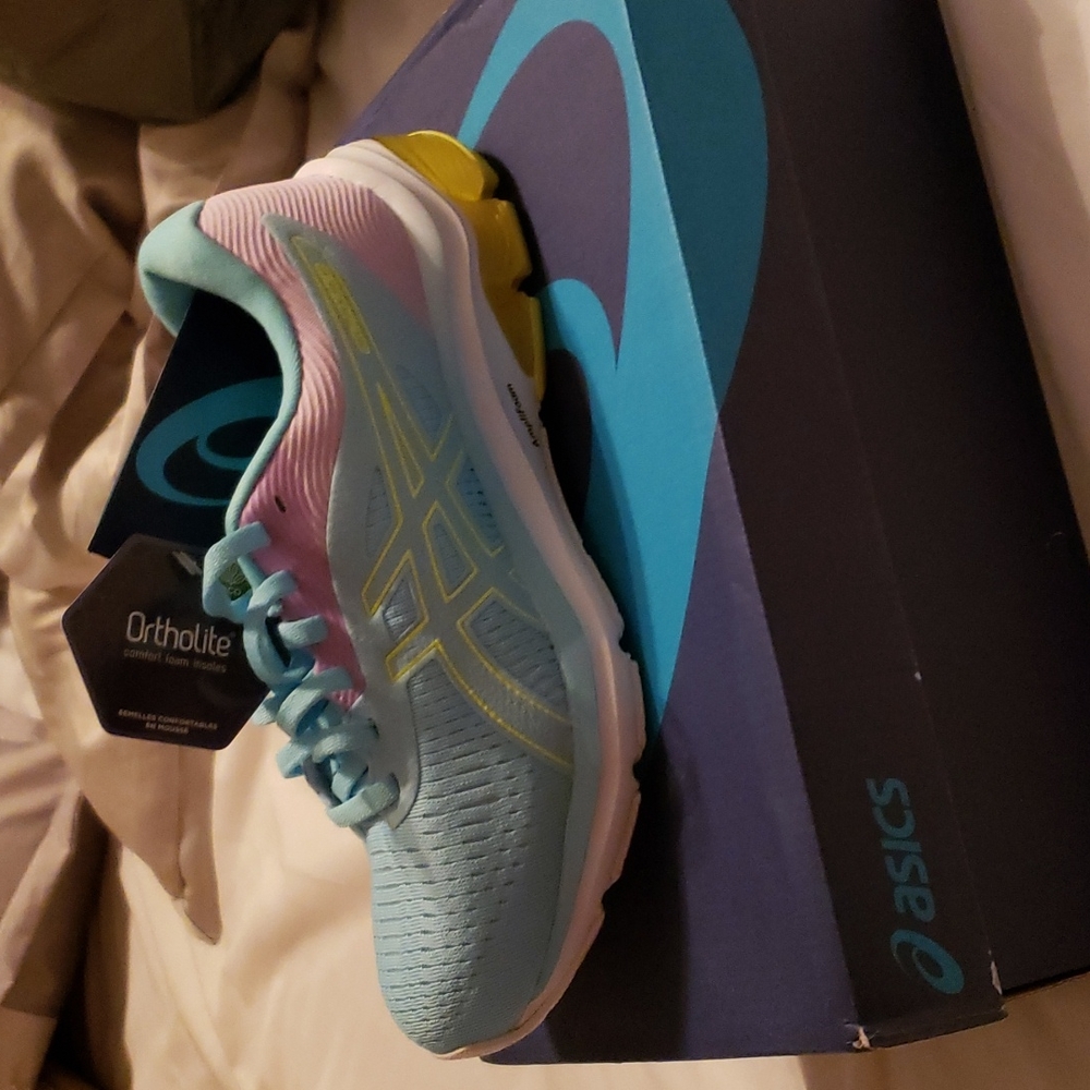 ASICS women tennis shoes